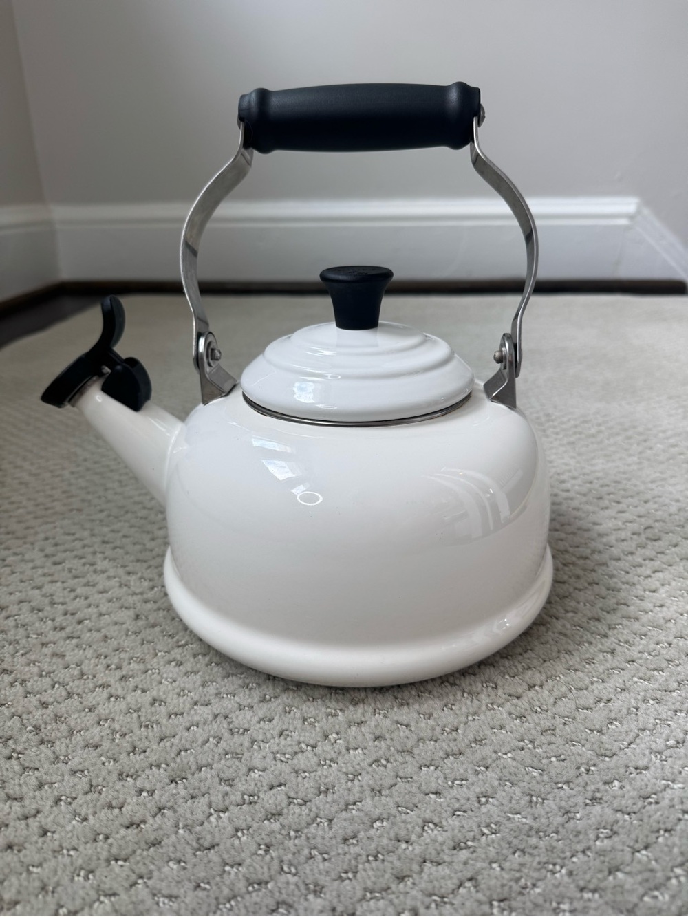 Le Creuset Classic Whistling Tea Kettle 1.7 Qt White Enamel on Steel